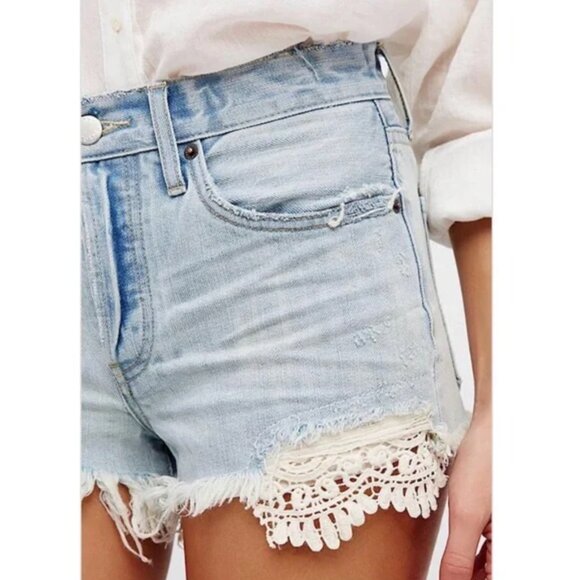 Free People We The Free Daisy Chain Denim Distressed Lace Cutoff Shorts - Light - Picture 1 of 10